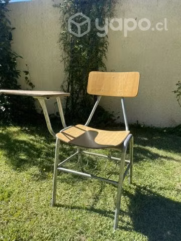 Silla universitaria de madera