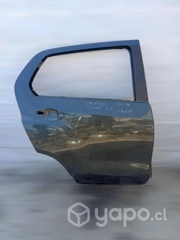 Puerta trasera rh chevrolet tracker 2013-2017
