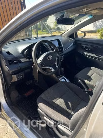 Toyota yaris automático 2016