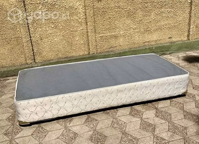 Cama de 1 plaza marca CIC