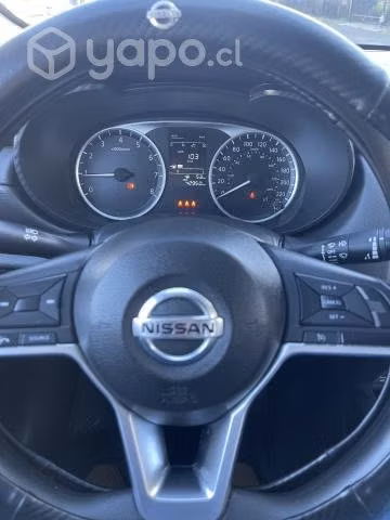 NISSAN VERSA, año 2022