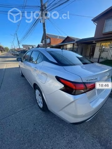 NISSAN VERSA, año 2022