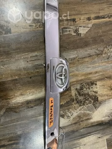 Bisel maleta Toyota 4 runner año 2005/2009