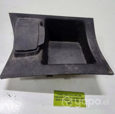 Conector Auxiliar USB Tablero (SNI182) Ssangyong N