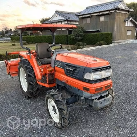 Tractor kubota de 26hp impecable incluye rotovator