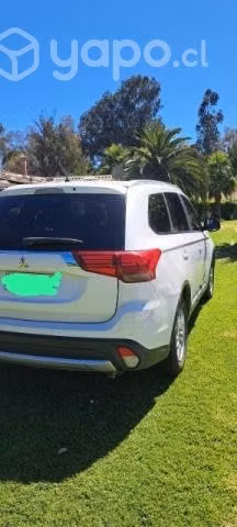 Vendo Mitsubishi Outlander impecable por renovació