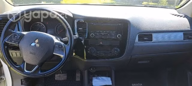 Vendo Mitsubishi Outlander impecable por renovació