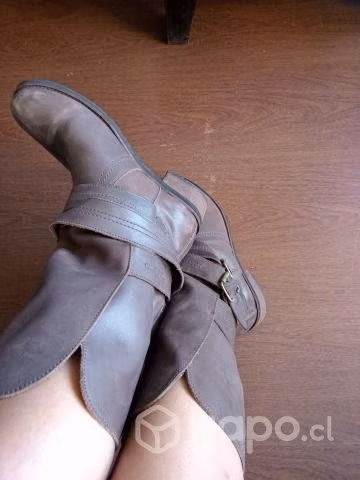 Botas café todo uso talla 40