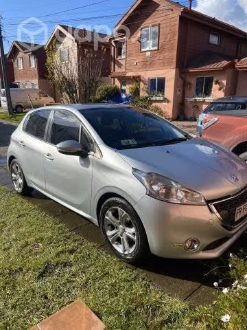 Se vende Peugeot 208