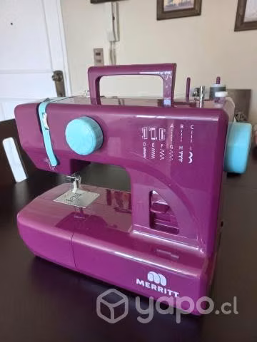 Máquina de coser con mesa plegable blanca