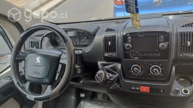 Se vende Peugeot boxer doble cabina