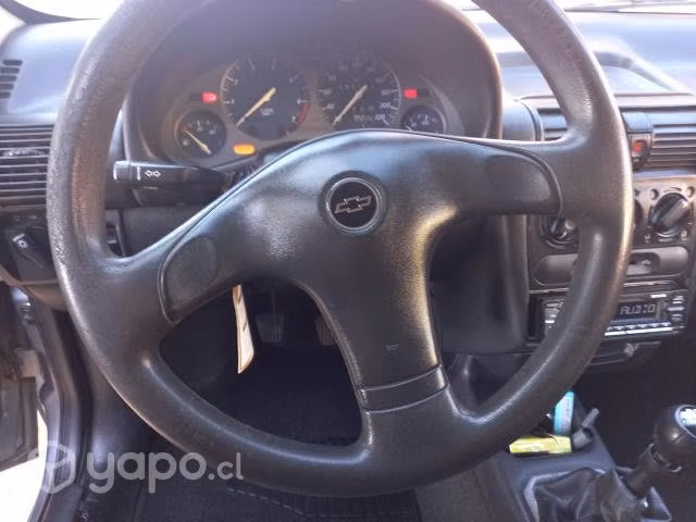 CHEVROLET CORSA año 2001