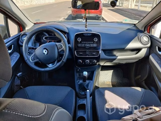 Renault clio IV año 2020 - Imagen 5