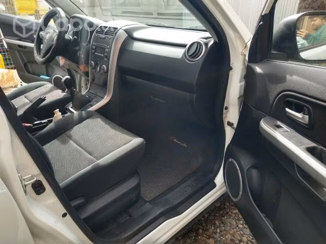 Se vende Semi Nuevo Suzuki GRAND NOMADE GLX 2.4
