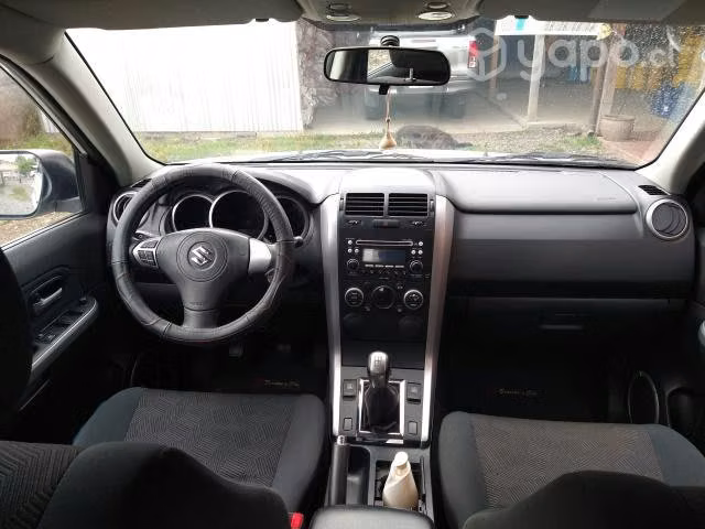 Se vende Semi Nuevo Suzuki GRAND NOMADE GLX 2.4