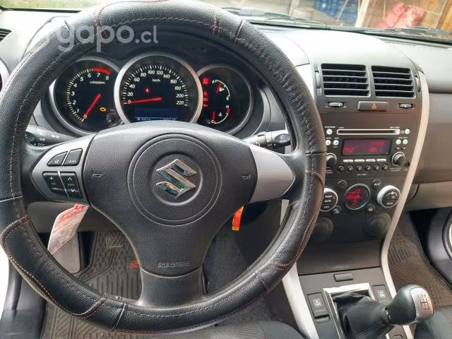 Se vende Semi Nuevo Suzuki GRAND NOMADE GLX 2.4