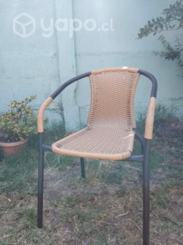 Mesa maleta plástica y sillas para terraza