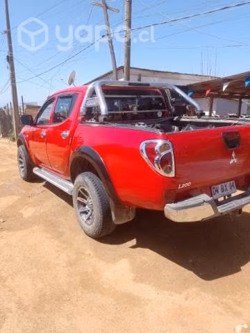 Vendo camioneta Mitsubishi L200 katana
