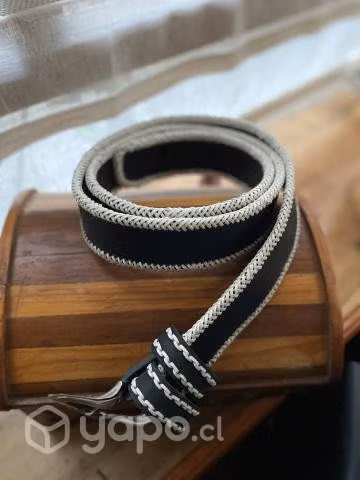 Cinturón de cuero hecho a mano.
