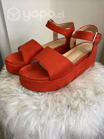 Sandalias opposite