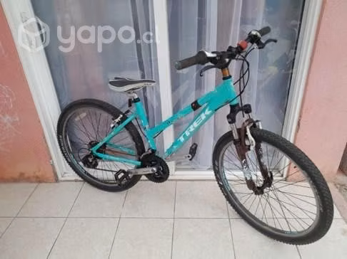 Bicicleta TREK celeste