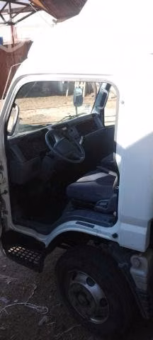 Camion MITSUBISHI fuso canter