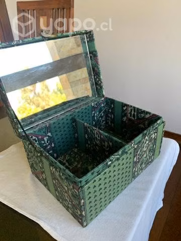 Caja joyero verde con espejo interior
