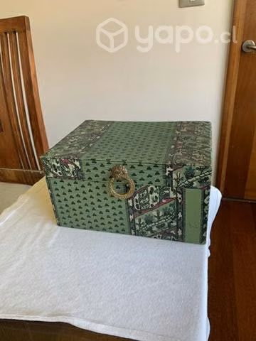 Caja joyero verde con espejo interior
