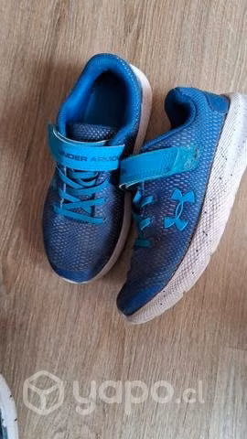 Zapatillas de niño usadas en buen estado