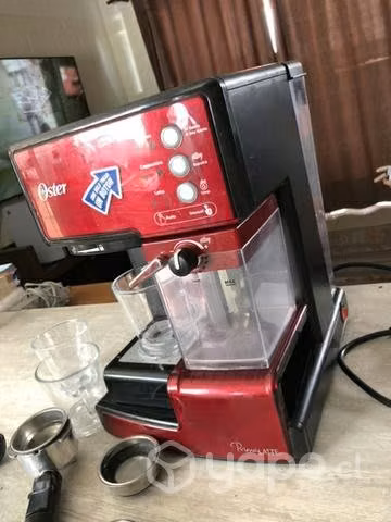 Cafetera Oster Primalatte Roja