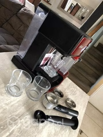 Cafetera Oster Primalatte Roja