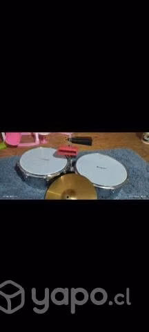 batería electrónica y timbales