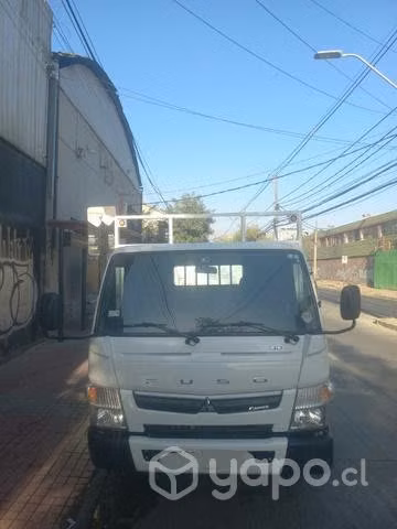 Se vende camion fuson canter 915 euro V con rampa