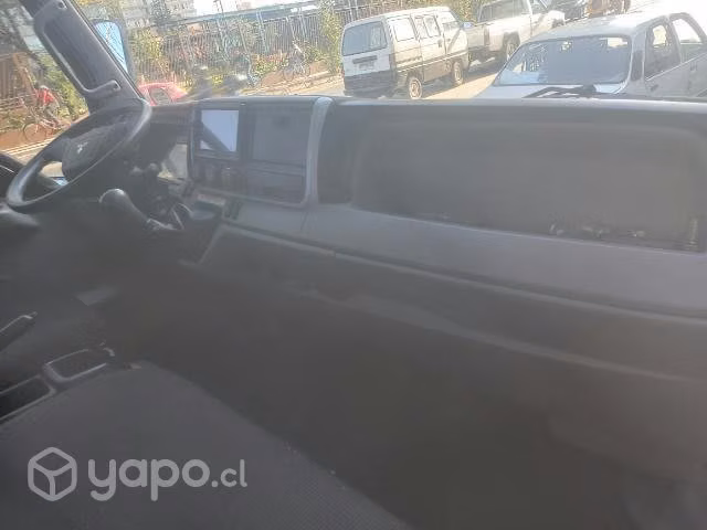 Se vende camion fuson canter 915 euro V con rampa