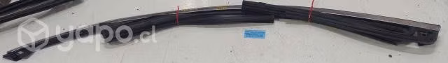 Goma Vidrio Con Moldura Crom Pue Delan izq Ford