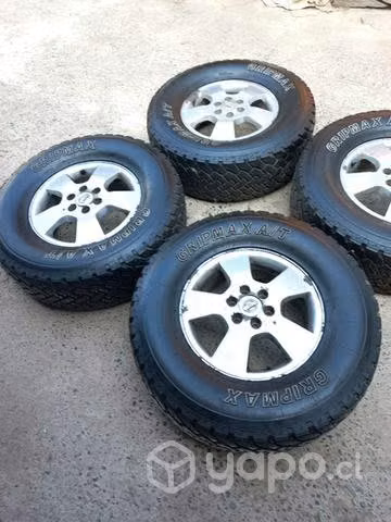 Llantas Navara con neumáticos 70%