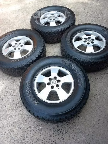 Llantas Navara con neumáticos 70%