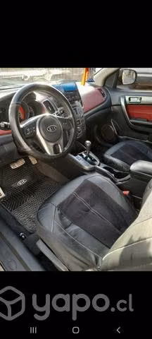 Por traslado Se vende kia forte 2010