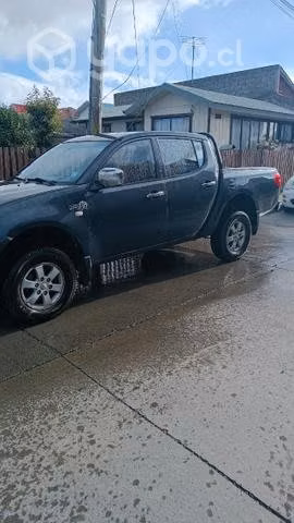 Camioneta MITSUBISHI L200 2015