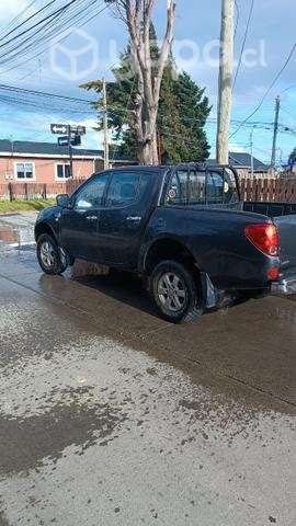 Camioneta MITSUBISHI L200 2015 - Imagen 2