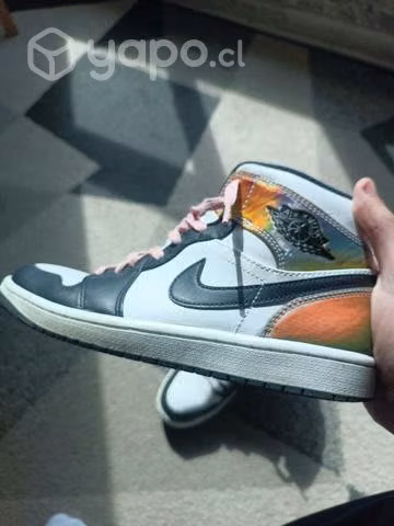 Jordan 1mid SE usada