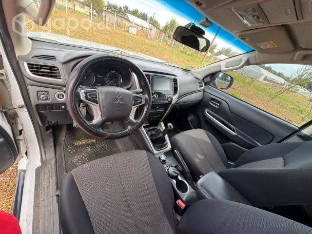 Mitsubishi l200 2021