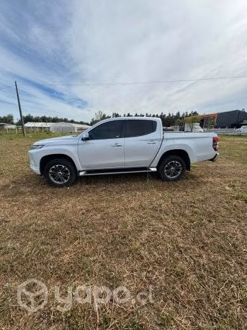 Mitsubishi l200 2021