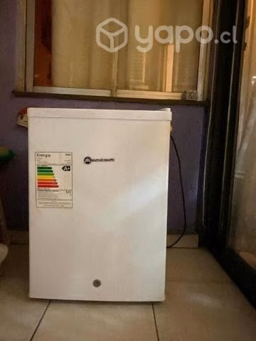 Mini refrigerador Mademsa