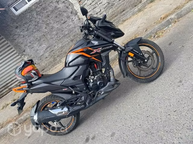 Motocicleta Honda Xblade
