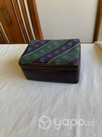 Caja de cuero negra y tela azul y verde tarjetas