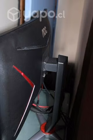 Monitor curvo y escritorio - Imagen 3