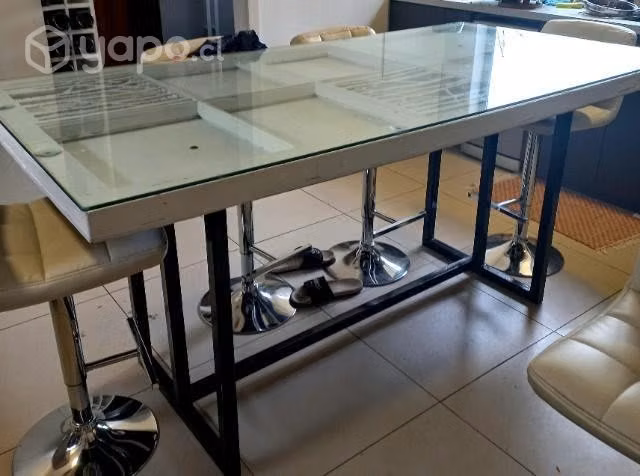 Mesa vidrio y 5 sillas ecocuero blancas