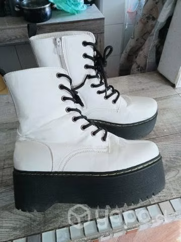 Botines talla 40 precio 10.000 entrego valpo ho ha