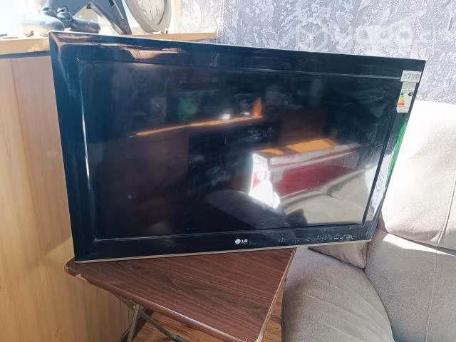 Tv 32" prende pero se reinicia LG